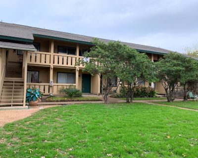 6000 ft Commercial Property For Rent in Austin, TX