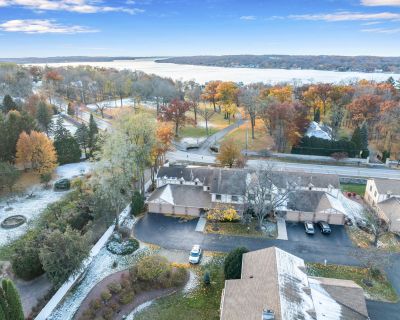 2 Bedroom 2BA 1270 ft Condo For Sale in Lake Geneva, WI