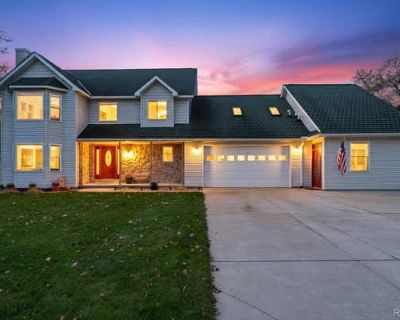 4 Bedroom 4BA 2900 ft Single Family Home For Sale in HOWELL, MI