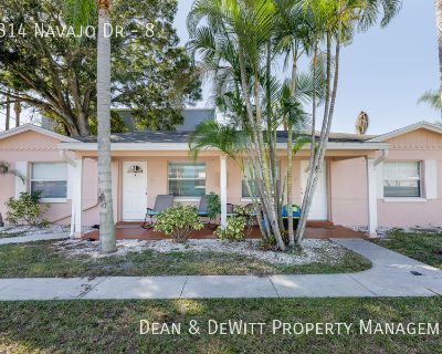 2 Bedroom 2BA 675 ft Pet-Friendly Apartment For Rent in St Petersburg, FL