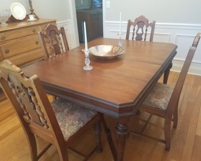 Antique table with 5 chairs. Solid wood