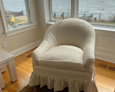 Chair in fabulous condition.