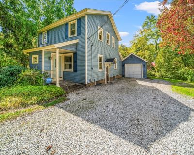 3 Bedroom 1BA 1391 ft Single Family House For Sale in Chagrin Falls, OH