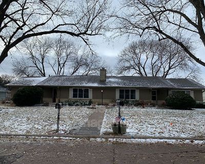 3 Bedroom 3BA 1616 ft Pet-Friendly Single Family Home For Rent in Omaha, NE