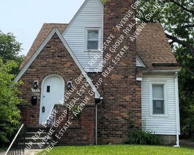 113 Osceola Dr. Welcome to 113 Osceola Drive, a charming and updated home nestled in a quiet Pontiac neighborhood. Thoughtfully maintained with stylish upgrades and functional spaces, this residence is perfectly suited for comfortable and convenient living. Interior Features Living Room: Step into a bright and inviting living room featuring rich hardwood floors and oversized windows with blinds...