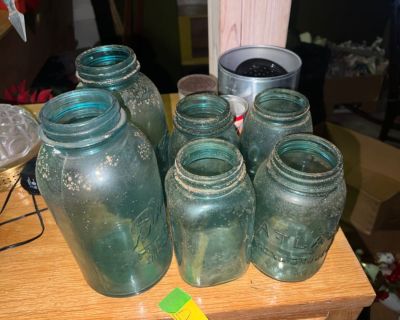 BT 1612: Vintage Blue Glass Mason Jars