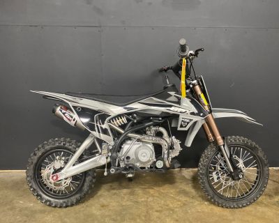 Condition: New, Make: GPX Moto, Model: FSE110SEMI, Year: 2025, Color: GRAY, Dealer: Cyclemax, Phone: 301-869-6629. "Ready, set, ride the 2025 GPX FSE110 Semi is your perfect partner for off-road adventure!" Cyclemax has this New 2025 GPX FSE110 available. * Our Advertised Sale Price is our best price and is offered to everyone, no need to haggle. * Price Includes all Dealer Processing Fees. NO ...