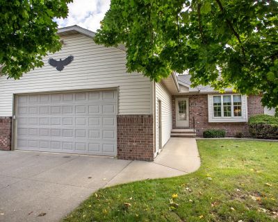3 Bedroom 2BA 1454 ft Condo For Sale in Appleton, WI