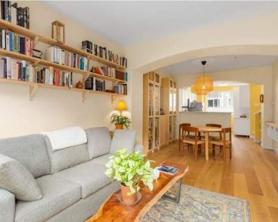 Private room with own bathroom in a Condo with 1 roomie, Beaverton, OR 97003