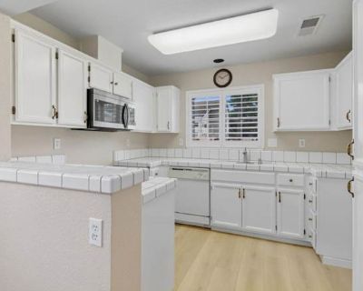 Available on: december 1. Furnished. Parking available * Internet included * Students welcome * 40+ years welcome Joe will require background checks for this room Learn more. Private Room & Bath in Desirable Brookside Community Stockton, CA Enjoy comfort, privacy, and convenience in this beautifully maintained home located in the highly sought-after Brookside neighborhood of Stockton. This priv...