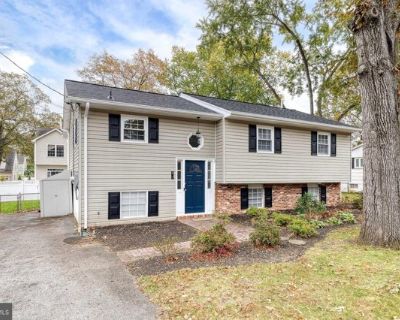 617 Oak Ln. Welcome to 617 Oak Lane - Your Modern Retreat in Severna Park! If you've been searching for a stunning, contemporary detached home in Severna Park, your search ends here. Tucked away on a peaceful side street, 617 Oak Lane is a beautifully maintained and thoughtfully updated residence filled with natural light and designed for effortless entertaining. Step inside and you'll immediat...