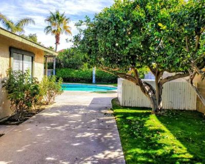 3 Bedroom 2BA 1276 ft Pet-Friendly Apartment For Rent in Palm Desert, CA