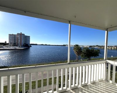 NE 14th Ave. Spacious apartment on the lake. Gorgeous water view from every window. Like living on a boat. Enjoy beautiful sunsets on a large patio. Conveniently located walking distance from Publix, restaurants, LA Fitness and much more. Easy access to I-95.. 2 Bedroom. 1 Bathroom. 861 ft