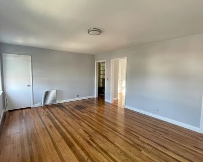 2 Bedroom 1BA 766 ft Condo For Sale in Bridgeport, CT