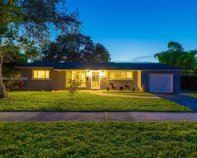 3 Bedroom 2BA 1608 ft Furnished House For Rent in Hollywood, FL