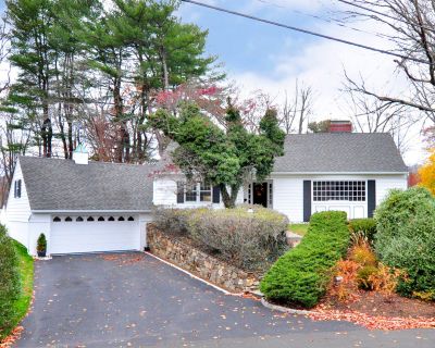 3 Bedroom 2BA 1392 ft Single Family House For Sale in Torrington, CT
