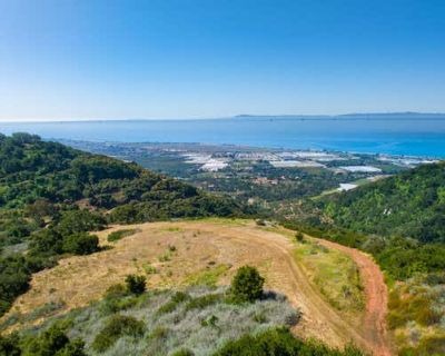 Single Family Home For Sale in CARPINTERIA, CA