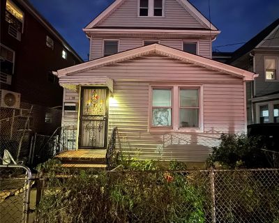 14418 Lakewood Avenue 3A. Property for Rent in Jamaica, NY for $2,000 with 2 bedrooms and 1 full bath. This 2,230 square foot property was built in 1930 on a lot size of 0.0655.. A gorgeous apartment for rent - spacious, bright, and conveniently located close to transportation. Including train and bus lines, with all shops nearby.. Parking Features None None Water Source Public Building Area To...