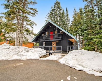 4 Bedroom 2BA Lodge Vacation Rental in Hyak Hygge , Snoqualmie Pass, WA