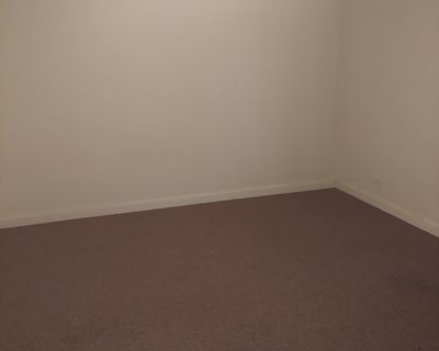 Available on: now. Unfurnished. Pet friendly. Parking available * LGBTQ+ friendly * Cat friendly * Students welcome * 40+ years welcome. Sunny room locking Quincy, MA. Nice room in shared apartment with 1 nice male.. Rent $700 per month Bills Not included Security deposit $700 Property type Apartment Room furnishing Unfurnished Available on Now. Looking for a good fit. Great community. Quiet ap...