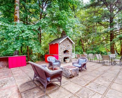 3 Bedroom 2.5BA House Vacation Rental in HomeSted Retreat, Dallas, OR