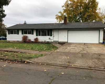 3 Bedroom 1BA 1014 ft Pet-Friendly Apartment For Rent in Springfield, OR