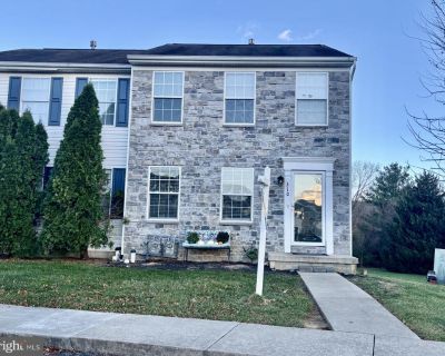 3 Bedroom 1BA 1200 ft Townhouse For Sale in York, PA