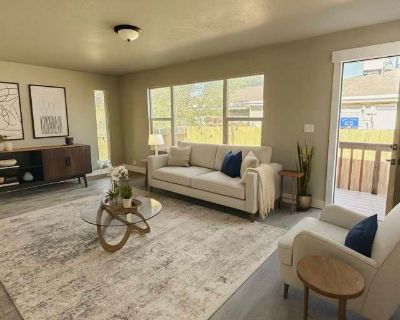 2 Bedroom 1BA 900 ft Pet-Friendly Apartment For Rent in Salt Lake City, UT