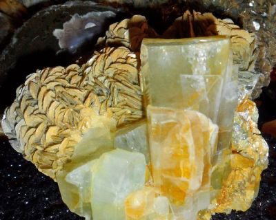 Lustrous Museum Specimen of 6830 cts. {3 lbs.} Huge Terminated Aquamarine Cluster