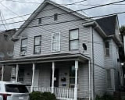 2 Bedroom 1BA 1000 ft² House For Rent in Martinsburg, WV 535 N Queen St