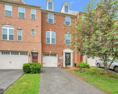 3 Bedroom 3BA 2040 ft Condo For Sale in WALDORF, MD