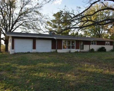 3 Bedroom 3BA 1408 ft Single Family Home For Sale in FAYETTE, MO