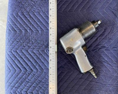 Impact wrench for compressor