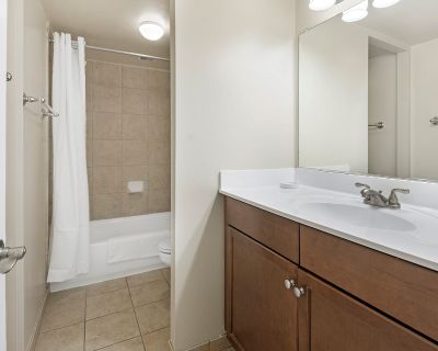 1 Bedroom 1BA 673 ft Furnished Pet-Friendly Apartment For Rent in Bethesda, MD