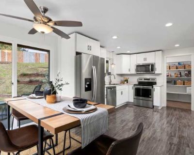 3 Bedroom 2BA 1222 ft Pet-Friendly Apartment For Rent in Bellingham, WA