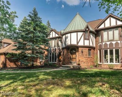 5 Bedroom 5BA 3961 ft Single Family Home For Sale in Bloomfield Hills, MI