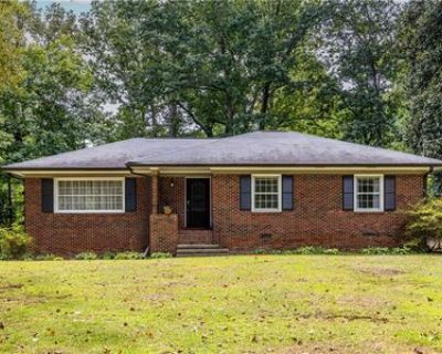 3 Bedroom 2BA 1543 ft Single Family House For Sale in East Pt, GA