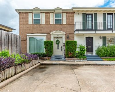 2 Bedroom 2BA 1360 ft Townhouse For Sale in Nassau Bay, TX