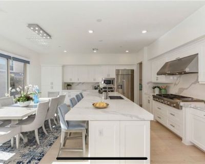 Looking for a roommate furnished Private Room &Bath For Rent in irvine Hi everyone! We are looking for a young working professional/student to fill the private bedroom and bathroom on the 2nd floor. Excellent newly Eastwood community:4B4B single family 3000sft open-view new house, highly modeled. open concept kitchen,delicate dining room and living room. Healthy water soften and filter system. ...