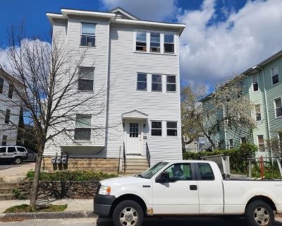 3 Bedroom 1BA 1151 ft Condo For Rent in Worcester, MA