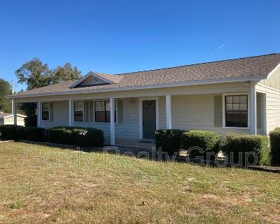 4 Bedroom 2BA 1988 ft Pet-Friendly Single Family Home For Rent in Marianna, FL