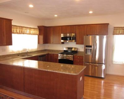 3 Bedroom 2.5BA 1856 ft Apartment For Rent in Wakefield, MA