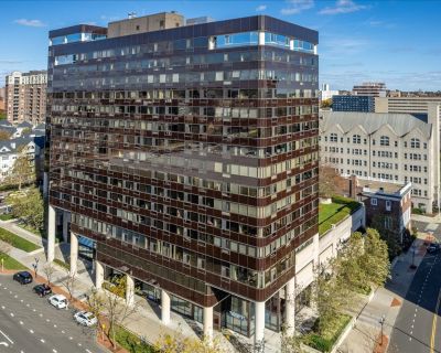 127 Greyrock Place, APT 810. Experience the perfect blend of comfort, style, and convenience at The Biltmore in Downtown Stamford! This bright and spacious one-bedroom residence offers an open-concept layout with hardwood flooring, a modern kitchen with stainless steel appliances and a sun-filled living area ideal for relaxing or entertaining. The Biltmore is a full-service luxury hi-rise featu...