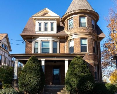 1 Bedroom 1BA 500 ft Furnished Pet-Friendly Apartment For Rent in Erie, PA