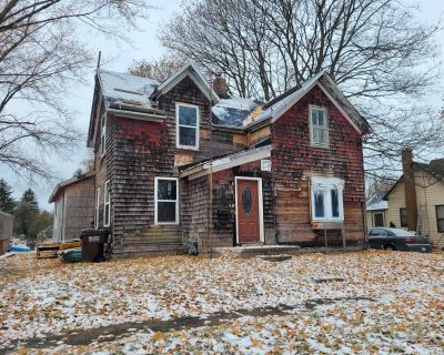 3 Bedroom 2BA 1410 ft Single Family House For Sale in Cadillac, MI