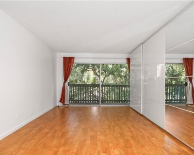 Homads Condo (Has a Condo). Room in the 1 Bedroom 1BA Pet-Friendly Apartment For Rent in Long...