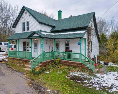 3 Bedroom 1BA 1487 ft Single Family Home For Sale in LAKE LINDEN, MI
