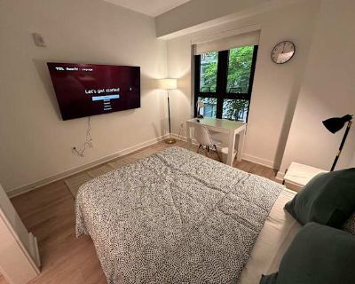 Private room with shared bathroom in an apartment with 4 roomies