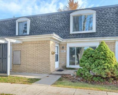 1 Bedroom 2BA 1053 ft Condominium For Sale in WARREN, MI