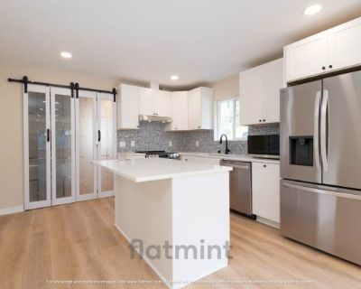 3 Bedroom 2BA 1000 ft Pet-Friendly Apartment For Rent in Bryn Mawr-Skyway, WA